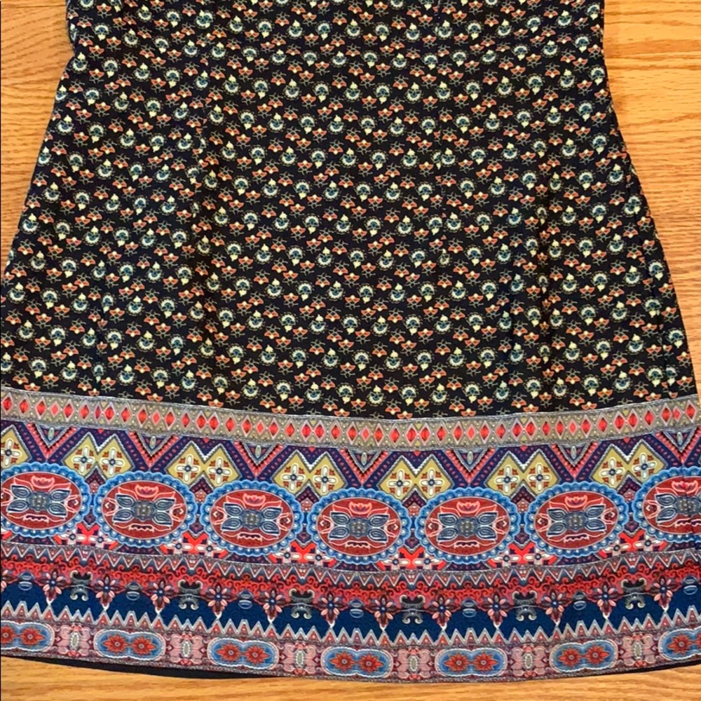 Beautiful streamlined dress! Think Spring👗🌷☀️ - Picture 3 of 6